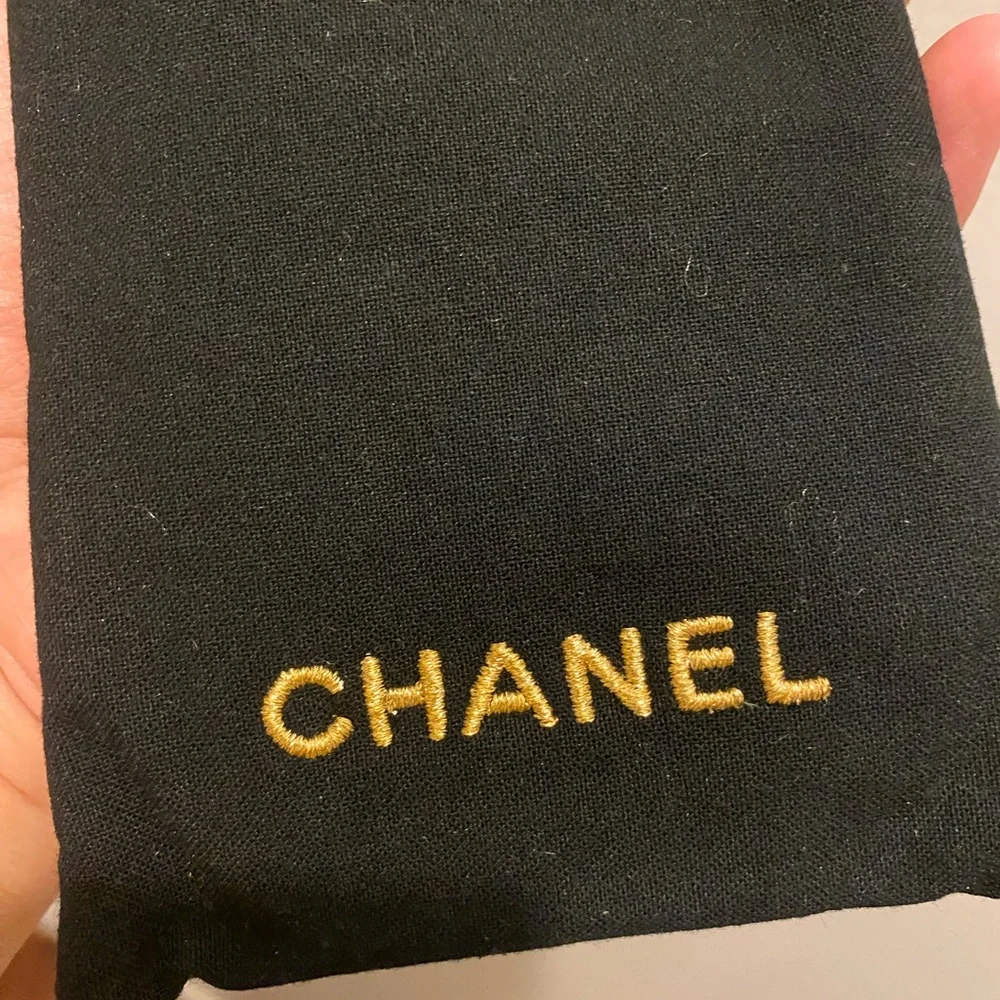 Chanel glasses sleeve - Picture 2 of 4